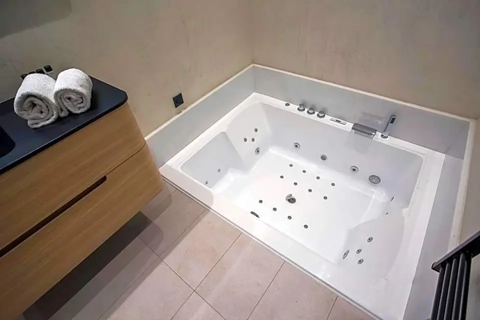 Love Room Balneo Sauna Pierre Corneille