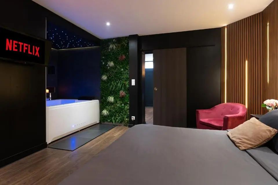 Love Room Lorient - Le King Size - Balneo 2 places