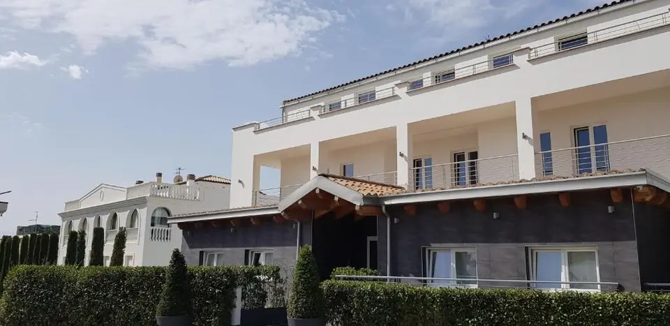 Leoni Hotel & Private Spa