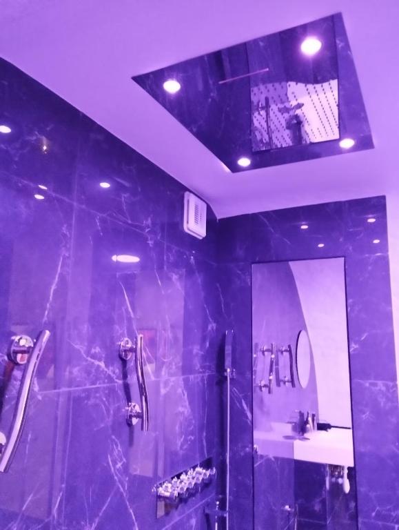 La suite miroir, love room avec jacuzzi