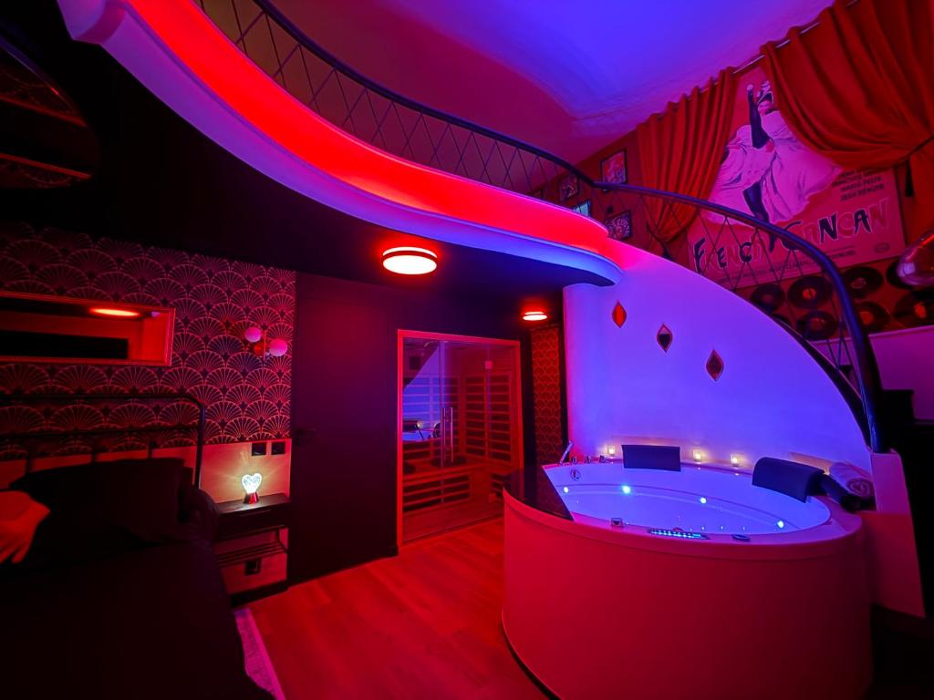Le 1920 - Spa & Sauna prive - Love Room